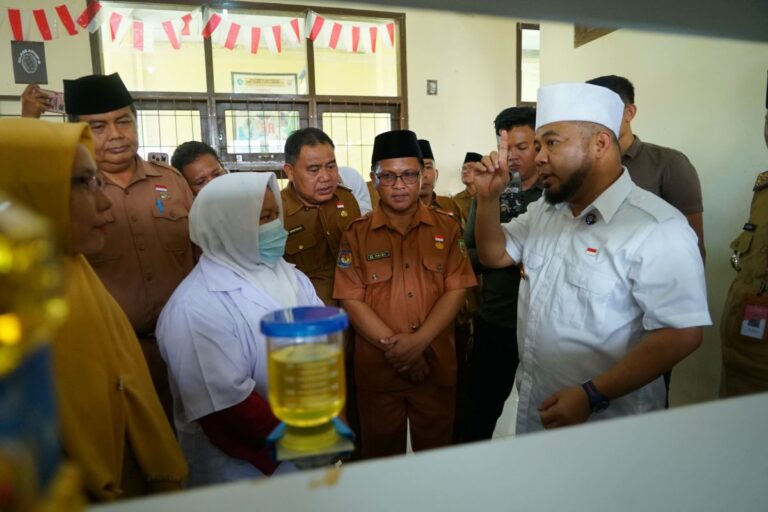 Gubernur Helmi Hasan luncurkan minyak goreng lokal produksi SMKN 6 Bengkulu