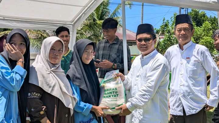 Baznas Salurkan Beras ke SMKN 6 Kota Bengkulu